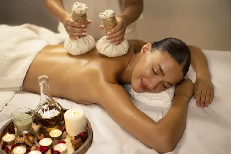 Masaje Ayurveda en Zaragoza realizado con aceites naturales para favorecer el bienestar físico y emocional